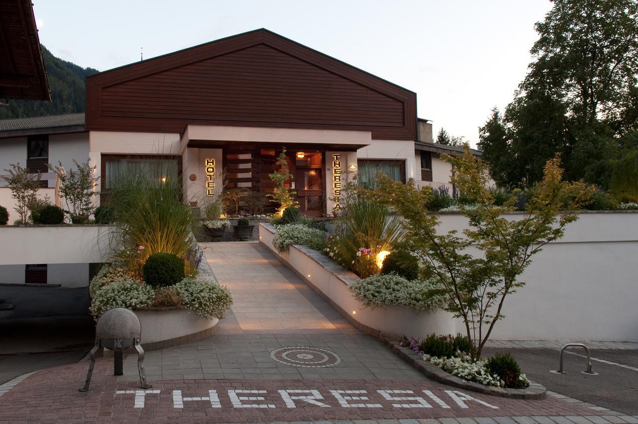 Hotel Theresia San Leonardo in Passiria Kültér fotó
